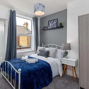 Holiday home Host - Delightful Hidden Gem, Liverpool